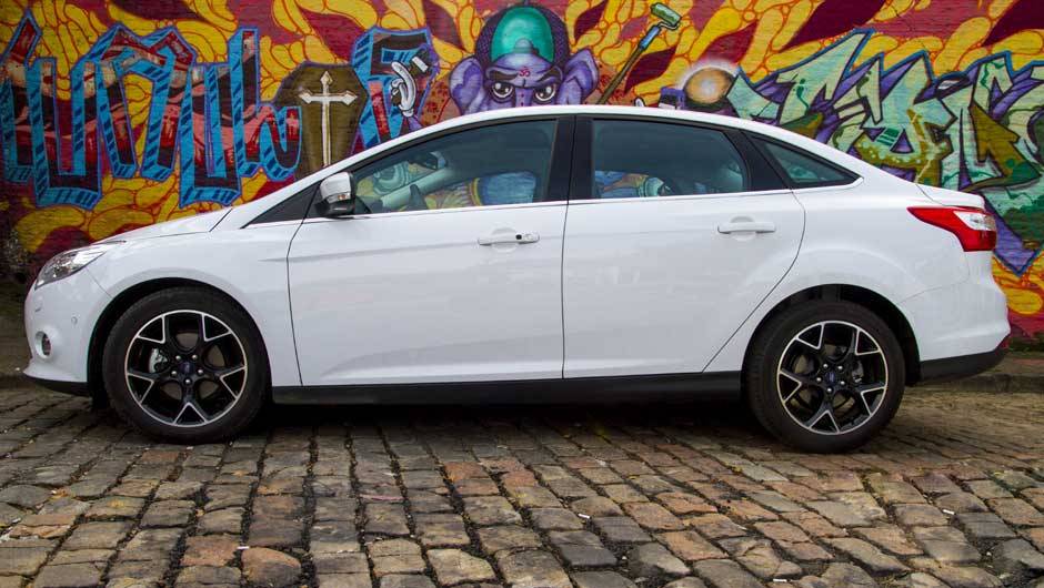 Projeto global, ele tem estilo bem mais esportivo que seu antecessor | <a href="https://beta-develop.quatrorodas.abril.com.br/carros/lancamentos/novo-ford-focus-sedan-755333.shtml" rel="migration">Leia mais</a> Projeto global, ele tem estilo bem mais esportivo que seu antecessor | <a href="https://beta-develop.quatrorodas.abril.com.br/carros/lancamentos/novo-ford-focus-sedan-755333.shtml" rel="migration">Leia mais</a>