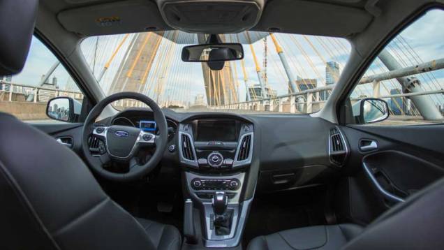 Interior é aconchegante, mas faltam equipamentos oferecidos na concorrência | <a href="https://beta-develop.quatrorodas.abril.com.br/carros/lancamentos/novo-ford-focus-sedan-755333.shtml" rel="migration">Leia mais</a> Interior é aconchegante, mas faltam equipamentos oferecidos na concorrência | <a href="https://beta-develop.quatrorodas.abril.com.br/carros/lancamentos/novo-ford-focus-sedan-755333.shtml" rel="migration">Leia mais</a>
