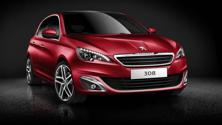 A grade frontal tem a nova identidade visual da Peugeot, j&aacute; presente em outros modelos da marca