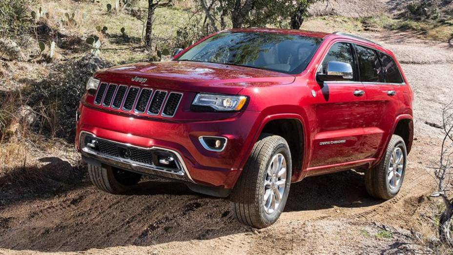 Um tapa no visual e o câmbio automático de oito marchas são as principais novidades do Grand Cherokee | <a href="https://beta-develop.quatrorodas.abril.com.br/carros/lancamentos/jeep-grand-cherokee-771722.shtml" rel="migration">Leia mais</a>