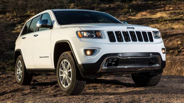 O modelo foi um dos respons&aacute;veis pela onda dos SUVs de luxo no pa&iacute;s, em meados dos anos 90; com o novo visual, a expectativa &eacute; voltar a vender bem | <a href="https://beta-develop.quatrorodas.abril.com.br/carros/lancamentos/jeep-grand-cherokee-771722.shtml" rel="migration">Leia mais</a>