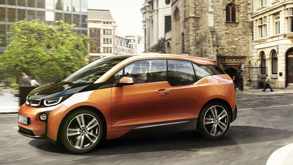 O estilo modernoso inclui LEDs e uma faixa preta que domina a carroceria | <a href="https://beta-develop.quatrorodas.abril.com.br/saloes/frankfurt/2013/bmw-i3-753151.shtml" rel="migration">Leia mais</a> O estilo modernoso inclui LEDs e uma faixa preta que domina a carroceria | <a href="https://beta-develop.quatrorodas.abril.com.br/saloes/frankfurt/2013/bmw-i3-753151.shtml" rel="migration">Leia mais</a>