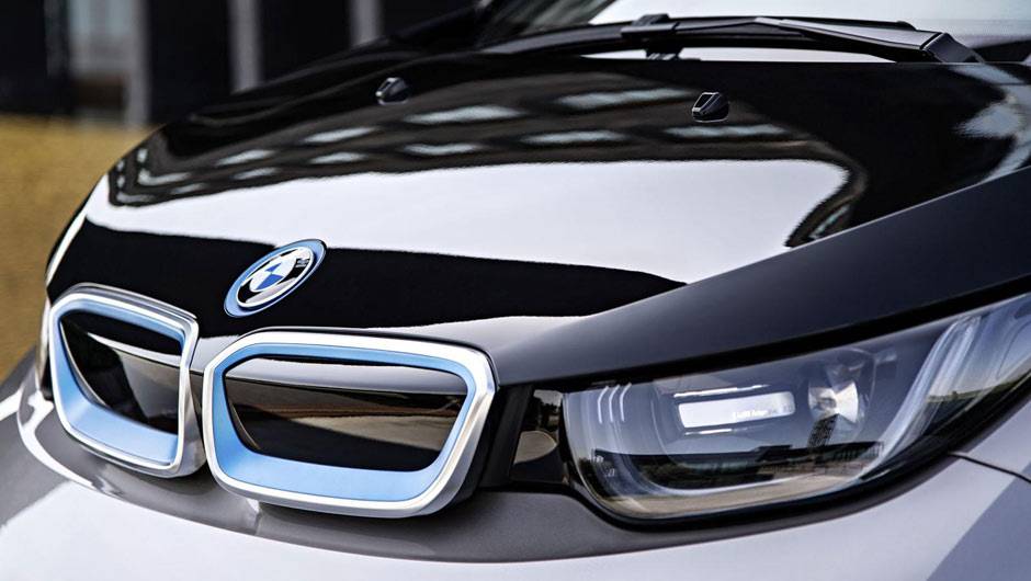 A autonomia sobe para aproximadamente 300 quilômetros com um motor a gasolina que abastece a bateria de íon-lítio | <a href="https://beta-develop.quatrorodas.abril.com.br/saloes/frankfurt/2013/bmw-i3-753151.shtml" rel="migration">Leia mais</a> A autonomia sobe para aproximadamente 300 quilômetros com um motor a gasolina que abastece a bateria de íon-lítio | <a href="https://beta-develop.quatrorodas.abril.com.br/saloes/frankfurt/2013/bmw-i3-753151.shtml" rel="migration">Leia mais</a>