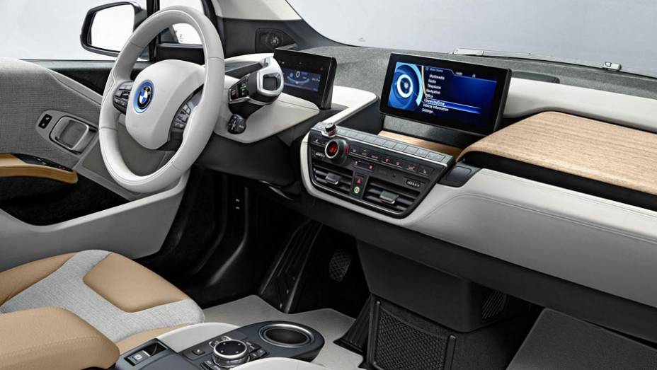 Elegante, o interior tem materiais ecológicos, como madeira, lã e couro tratado | <a href="https://beta-develop.quatrorodas.abril.com.br/saloes/frankfurt/2013/bmw-i3-753151.shtml" rel="migration">Leia mais</a>