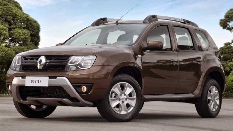 A frente ganhou faróis com led e uma nova grade frontal, com acabamento preto em vez do cromado | <a href="https://beta-develop.quatrorodas.abril.com.br/noticias/fabricantes/renault-duster-2016-estreia-novo-visual-852094.shtml" target="_blank" rel="migration">Leia mais</a>