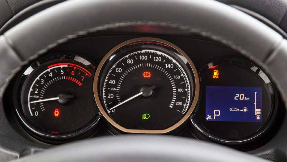 Quadro de instrumentos inclui luz indicadora para troca de marcha | <a href="https://beta-develop.quatrorodas.abril.com.br/noticias/fabricantes/renault-duster-2016-estreia-novo-visual-852094.shtml" target="_blank" rel="migration">Leia mais</a> Quadro de instrumentos inclui luz indicadora para troca de marcha | <a href="https://beta-develop.quatrorodas.abril.com.br/noticias/fabricantes/renault-duster-2016-estreia-novo-visual-852094.shtml" target="_blank" rel="migration">Leia mais</a>