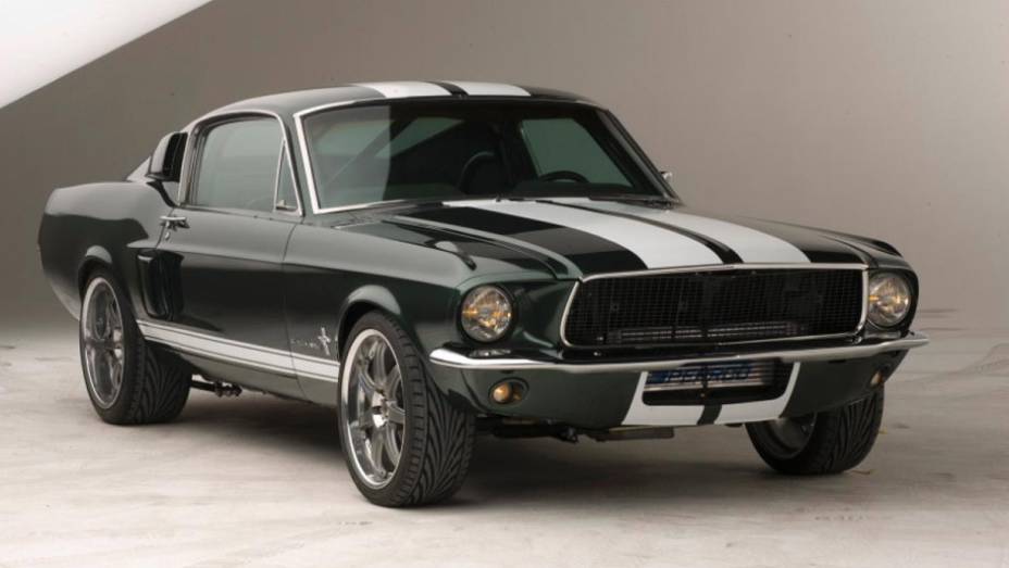 Ford Mustang: ainda que seja uma enorme heresia, o Mustang com motor de Nissan merece destaque - nem que seja por combinar tração traseira a um símbolo americano Ford Mustang: ainda que seja uma enorme heresia, o Mustang com motor de Nissan merece destaque - nem que seja por combinar tração traseira a um símbolo americano