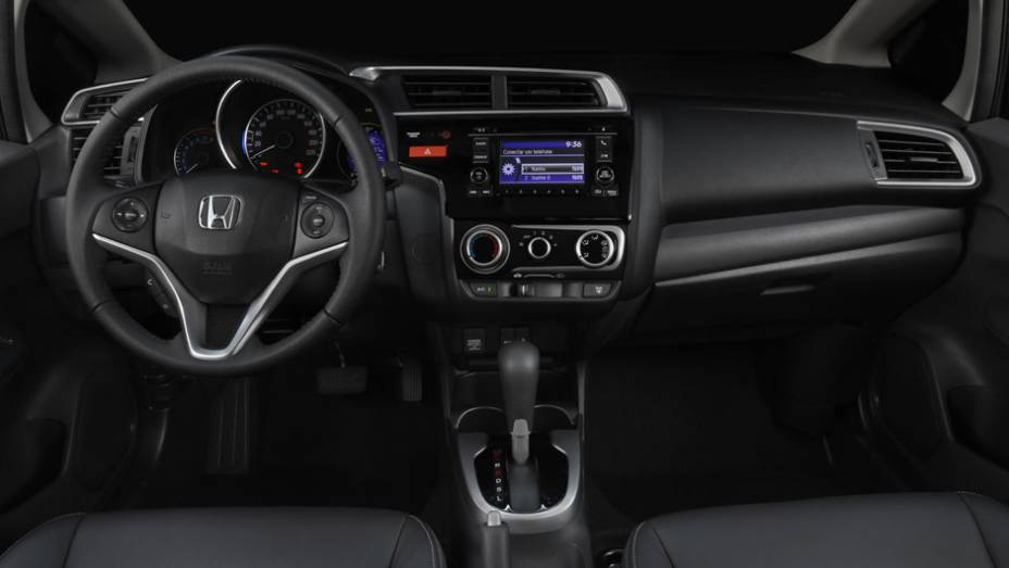O interior ficou mais sóbrio e mais bem acabado, com os comandos voltados para o motorista | <a href="https://beta-develop.quatrorodas.abril.com.br/carros/lancamentos/novo-honda-fit-781163.shtml" rel="migration">Leia mais</a> O interior ficou mais sóbrio e mais bem acabado, com os comandos voltados para o motorista | <a href="https://beta-develop.quatrorodas.abril.com.br/carros/lancamentos/novo-honda-fit-781163.shtml" rel="migration">Leia mais</a>