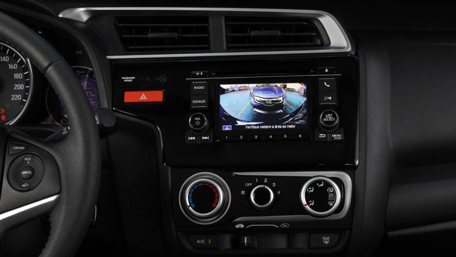 As vers&otilde;es EX e EXL trazem tela touchscreen de cinco polegadas, que tamb&eacute;m exibe as imagens da c&acirc;mera de r&eacute; | <a href="https://beta-develop.quatrorodas.abril.com.br/carros/lancamentos/novo-honda-fit-781163.shtml" rel="migration">Leia mais</a>