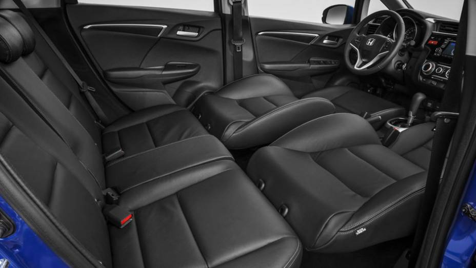 O versátil sistema ULT (Utility Long Tall) ganhou a nova configuração Refresh, que transforma o interior em uma cama de casal | <a href="https://beta-develop.quatrorodas.abril.com.br/carros/lancamentos/novo-honda-fit-781163.shtml" rel="migration">Leia mais</a> O versátil sistema ULT (Utility Long Tall) ganhou a nova configuração Refresh, que transforma o interior em uma cama de casal | <a href="https://beta-develop.quatrorodas.abril.com.br/carros/lancamentos/novo-honda-fit-781163.shtml" rel="migration">Leia mais</a>