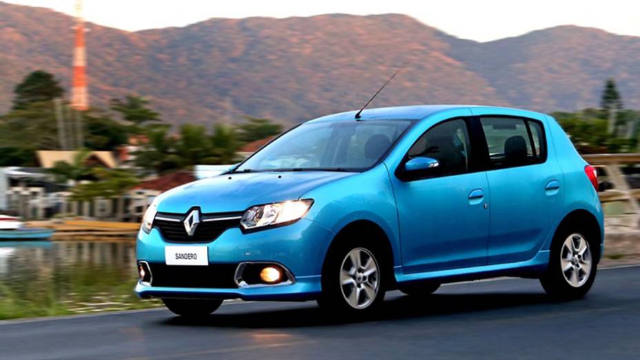 Com design totalmente novo, Sandero chega à segunda geração disposto a mudar sua imagem | <a href="https://beta-develop.quatrorodas.abril.com.br/carros/lancamentos/renault-sandero-787644.shtml" rel="migration">Leia mais</a>