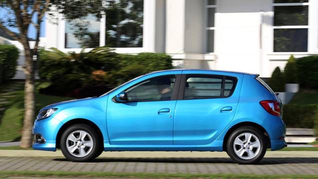 De lado o carro ficou mais elegante, com menos vincos | <a href="https://beta-develop.quatrorodas.abril.com.br/carros/lancamentos/renault-sandero-787644.shtml" rel="migration">Leia mais</a> De lado o carro ficou mais elegante, com menos vincos | <a href="https://beta-develop.quatrorodas.abril.com.br/carros/lancamentos/renault-sandero-787644.shtml" rel="migration">Leia mais</a>