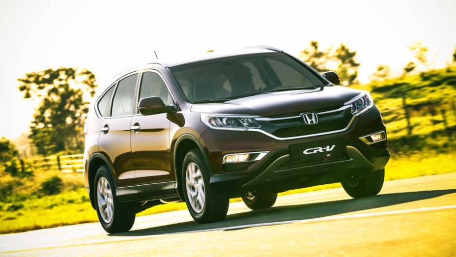 Reposicionado após o sucesso do HR-V, o CR-V chega ao Brasil de cara nova | <a href="https://beta-develop.quatrorodas.abril.com.br/noticias/fabricantes/honda-cr-v-reestilizado-chega-r-134-900-882983.shtml" target="_blank" rel="migration">Leia mais</a>