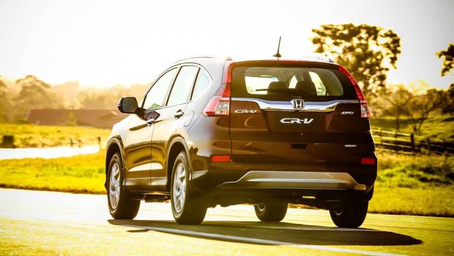 O SUV passa a ser importado do M&eacute;xico apenas na vers&atilde;o EXL 4x4, custando R$ 134.900 | <a href="https://beta-develop.quatrorodas.abril.com.br/noticias/fabricantes/honda-cr-v-reestilizado-chega-r-134-900-882983.shtml" target="_blank" rel="migration">Leia mais</a>