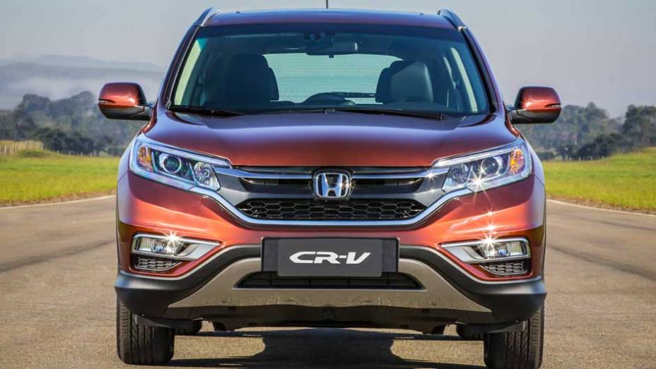 Visual dianteiro agora segue a identidade visual solid wing adotada pela Honda em seus modelos mais recentes | <a href="https://beta-develop.quatrorodas.abril.com.br/noticias/fabricantes/honda-cr-v-reestilizado-chega-r-134-900-882983.shtml" target="_blank" rel="migration">Leia mais</a> Visual dianteiro agora segue a identidade visual solid wing adotada pela Honda em seus modelos mais recentes | <a href="https://beta-develop.quatrorodas.abril.com.br/noticias/fabricantes/honda-cr-v-reestilizado-chega-r-134-900-882983.shtml" target="_blank" rel="migration">Leia mais</a>