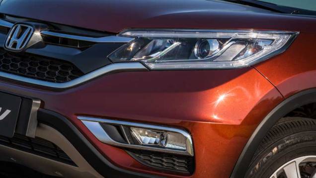 Além do novo formato, faróis ganharam leds | <a href="https://beta-develop.quatrorodas.abril.com.br/noticias/fabricantes/honda-cr-v-reestilizado-chega-r-134-900-882983.shtml" target="_blank" rel="migration">Leia mais</a> Além do novo formato, faróis ganharam leds | <a href="https://beta-develop.quatrorodas.abril.com.br/noticias/fabricantes/honda-cr-v-reestilizado-chega-r-134-900-882983.shtml" target="_blank" rel="migration">Leia mais</a>