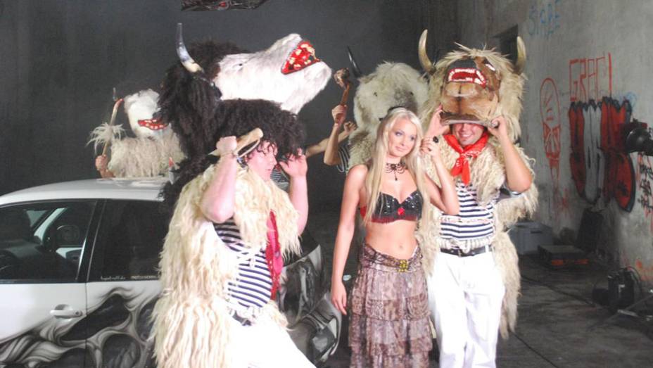 Alemã Mandy Lange, de 23 anos, é a estrela do calendário Miss Tuning 2012 da Tuning World Bodensee Alemã Mandy Lange, de 23 anos, é a estrela do calendário Miss Tuning 2012 da Tuning World Bodensee