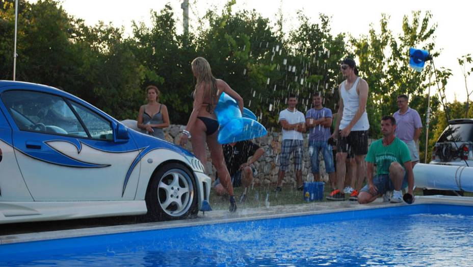 Alem&atilde; Mandy Lange, de 23 anos, &eacute; a estrela do calend&aacute;rio Miss Tuning 2012 da Tuning World Bodensee