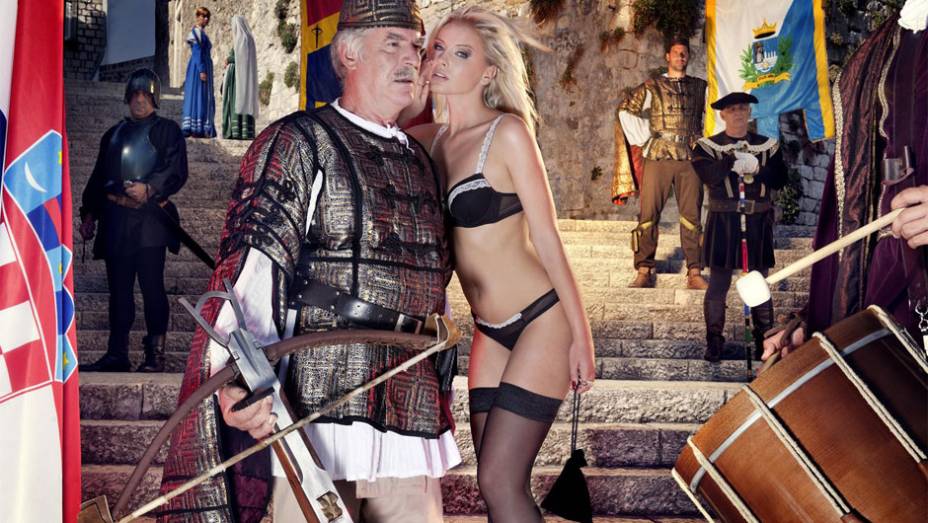 Alem&atilde; Mandy Lange, de 23 anos, &eacute; a estrela do calend&aacute;rio Miss Tuning 2012 da Tuning World Bodensee