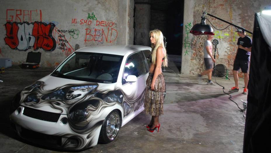 Alem&atilde; Mandy Lange, de 23 anos, &eacute; a estrela do calend&aacute;rio Miss Tuning 2012 da Tuning World Bodensee