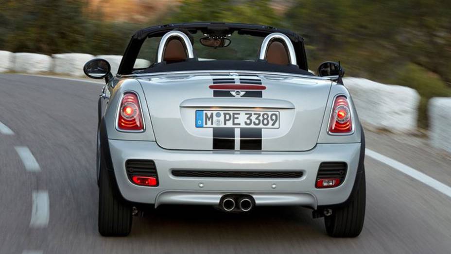 O visual retr&ocirc;-moderno continua conquistando novos f&atilde;s | <a href="https://beta-develop.quatrorodas.abril.com.br/noticias/mini-roadster-chega-r-132-950-318180_p.shtml" rel="migration">Leia mais</a>