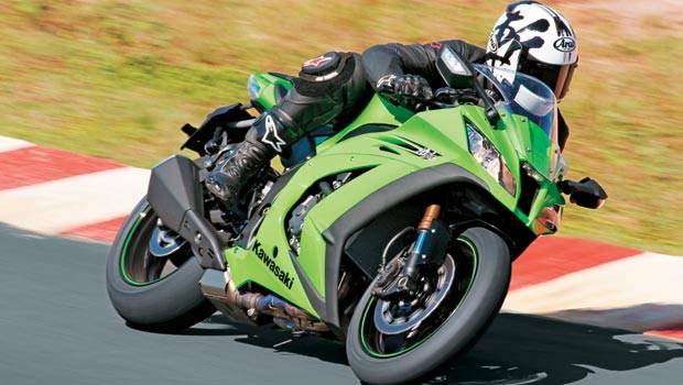 Ninja ZX-10R: 201 cv empurram 198 kg