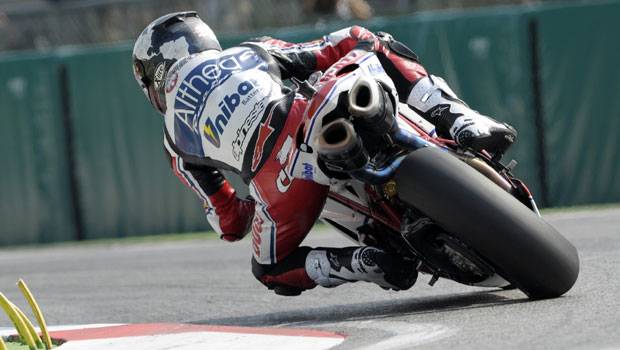 BMW quer Carlos Checa