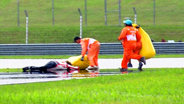 Fato de Simoncelli ter perdido capacete durante acidente será investigado