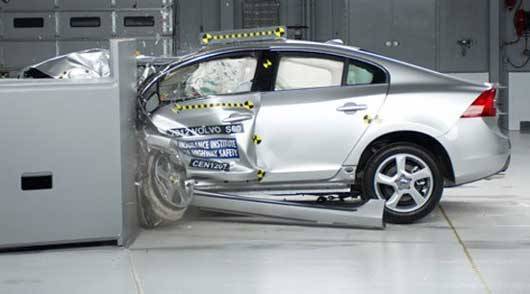 EUA: crash-test reprova modelos de luxo