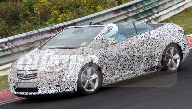 Opel testa Astra Cabrio em Nürburgring