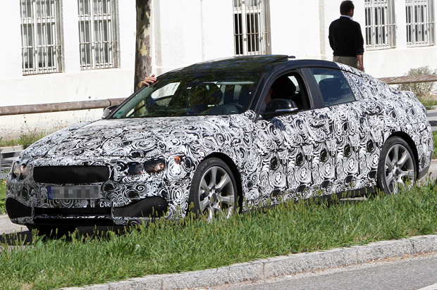 BMW Série 4 GranCoupe é flagrada em testes