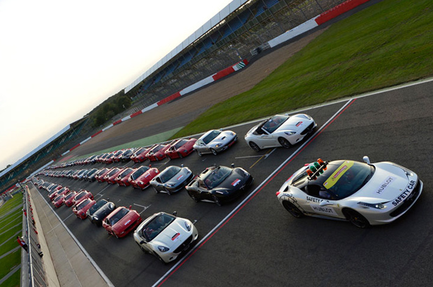 Ferrari consegue reunir 964 modelos da marca em Silverstone