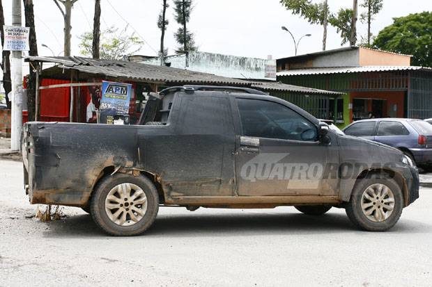 Exclusivo: flagramos a Fiat Strada três portas novamente