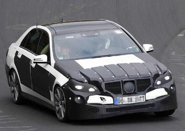 Classe E 63 AMG é flagrado em Nürburgring