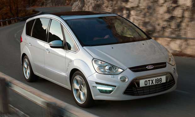 Crise faz Ford fechar três fábricas