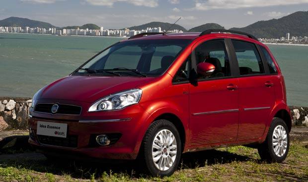 Versões da Fiat Idea ganham câmbio Dualogic Plus