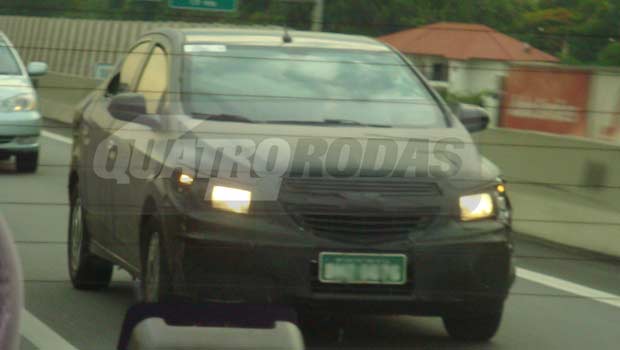 Flagramos o Onix sedã em SP