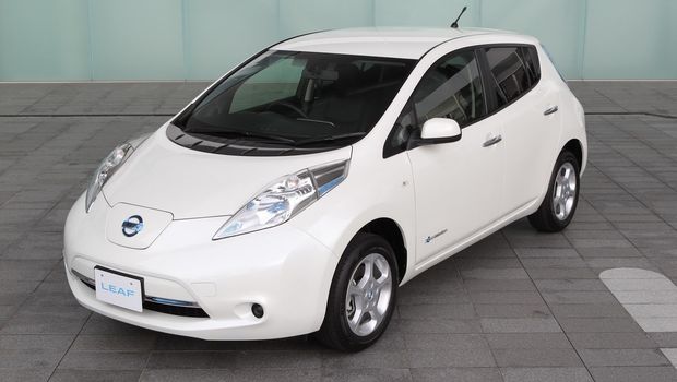 Nissan lança Leaf 2013 no Japão