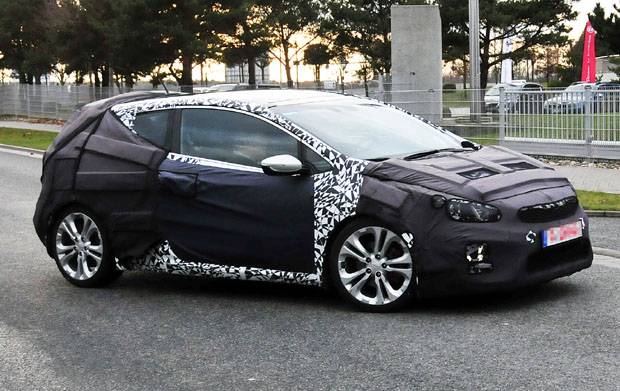 Kia Cee’d GT é flagrado