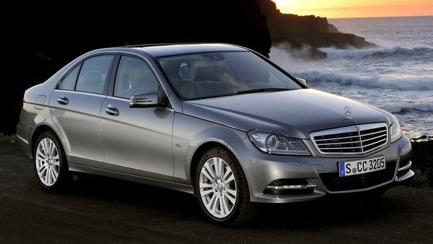 Venda de carros importados cai 35,2% em 2012