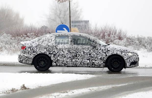 Audi A3 sedã é flagrado em testes