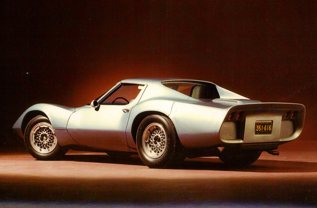 Corvette com motor central será leiloado