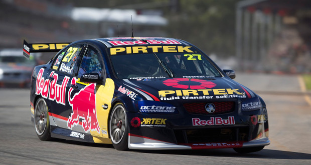 Casey Stoner bate na estreia da V8 Supercars