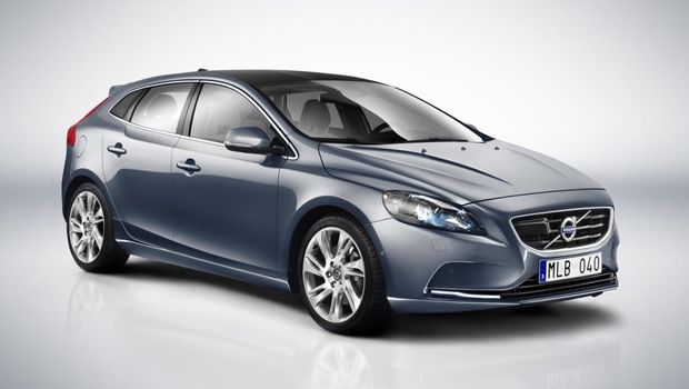 Volvo exibe facelift do V40