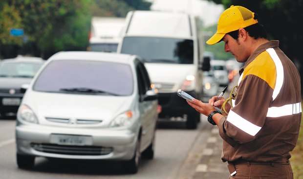 Como é o projeto de Lei que prevê redução de pontos na CNH após seis meses