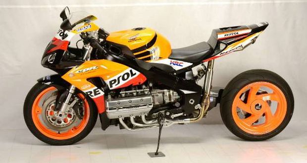 Dono de concessionária cria Honda CBR1800RR Dono de concessionária cria Honda CBR1800RR