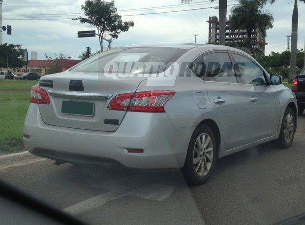 Novo Nissan Sentra é flagrado