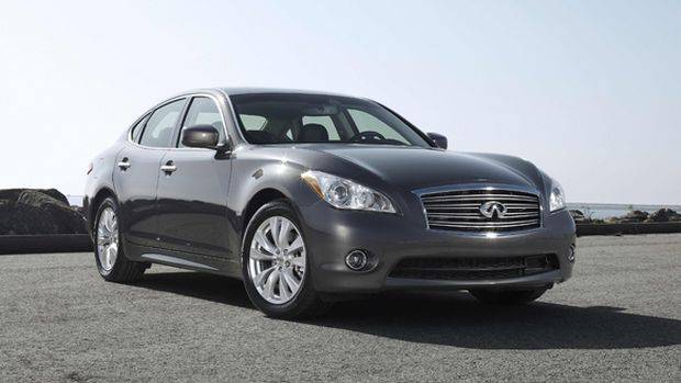 Infiniti M é aprovado em teste do IIHS