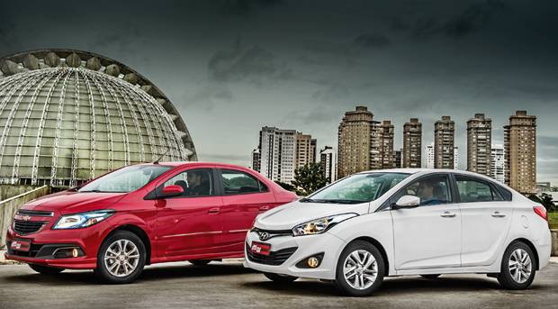 Chevrolet Prisma LTZ x Hyundai HB20S Premium