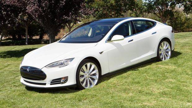 EUA: Tesla levanta US$ 1 bilhão